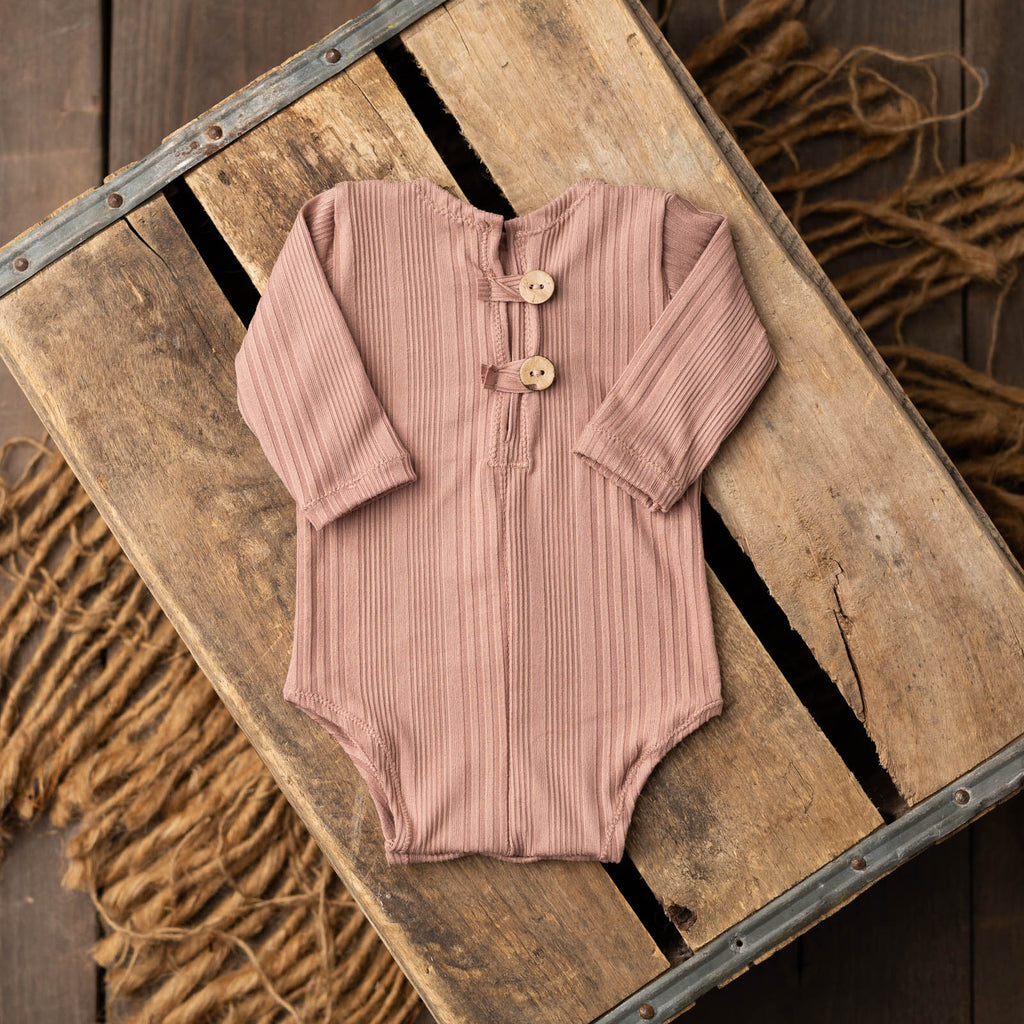 Biscuit Ribbed Newborn Onesie – Sweet Baby Photo Props